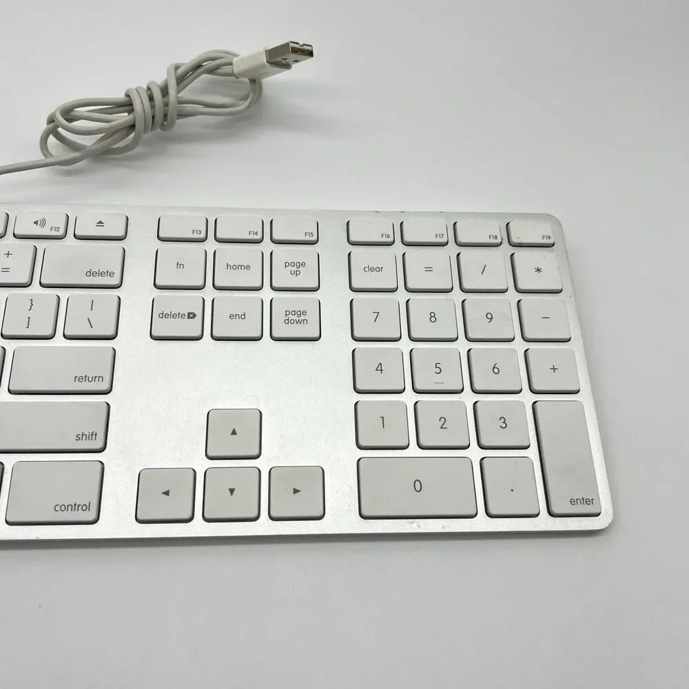 Genuine Apple USB Wired Keyboard with Numeric Keypad A1243 - TESTED WORKING